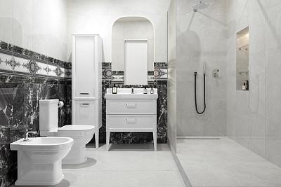 Ванная комната с душевой Монте&nbsp;Тиберио